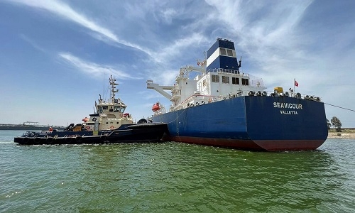 Oil tanker breaks down 
