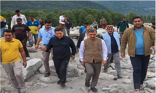 All 256 tourists stranded