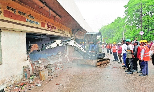 Shops under Tekdi fly-over demolished; 'Design Disaster' to be razed today - Vimarsana News