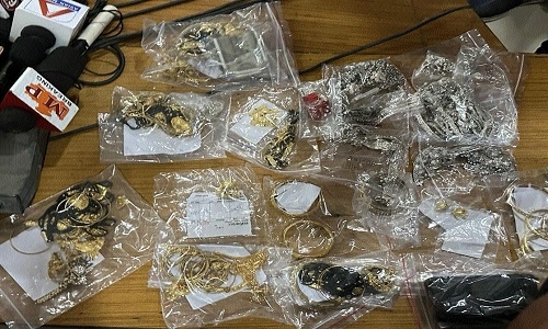 Six thieves, including juvenile, held in two cases, booty worth Rs 8L seized - Vimarsana News