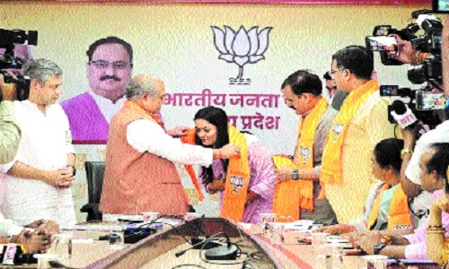 Ex-news channel person Kshama Tripathi joins BJP - Vimarsana News
