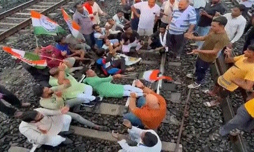 Cong stages 'Rail Roko' across State - Vimarsana News