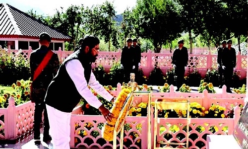 Mah CM visits Dras War Memorial 