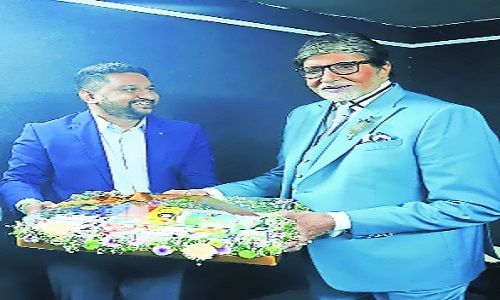 Amitabh Bachchan applauds Vicco products