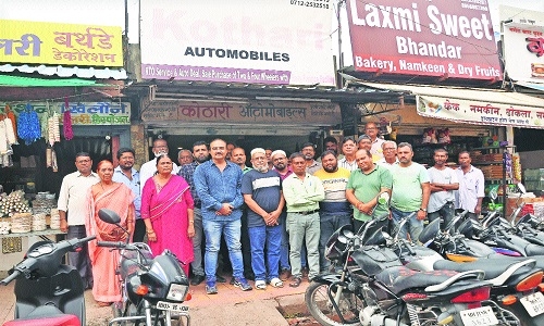 Traders in Gokulpeth market