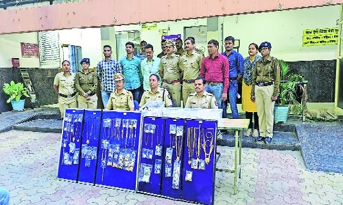 Five saleswomen held