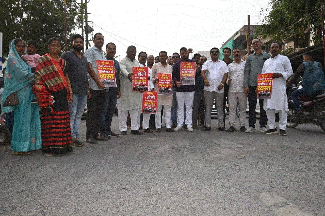 Cong leaders stage protest against