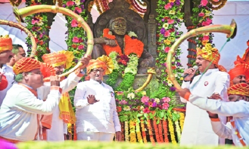Pawar unveils symbol of his NCP at Raigad fort - Vimarsana News