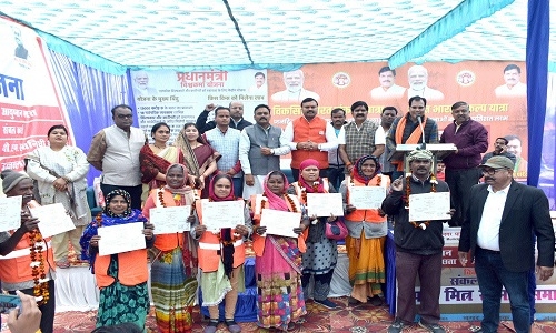 No eligible person should miss out on govt's schemes: MLA Pandey - Vimarsana News