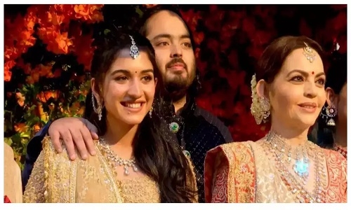 Pre-wedding bash BEGINS