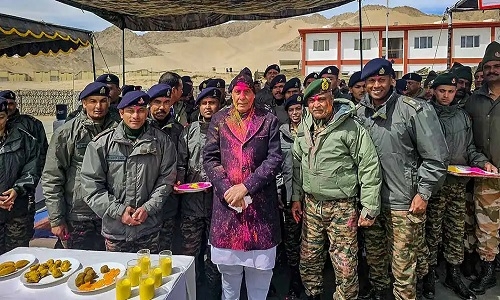 Rajnath Singh soldiers in Leh