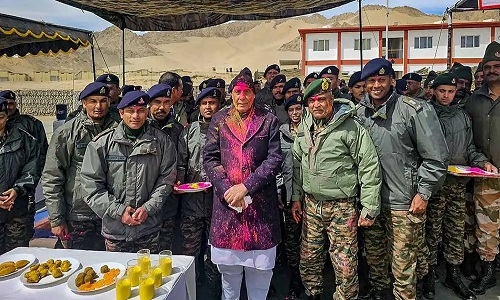 Rajnath Singh celebrates with soldiers in Leh - Vimarsana News