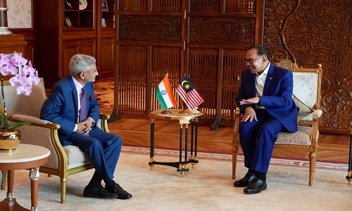Jaishankar calls on Malaysian PM 