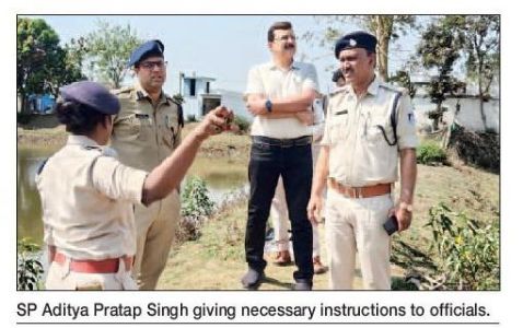 SP Singh inspects spot where minorgirl’s body was found floating in pond