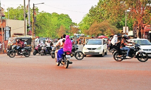 Gittikhadan grappling with traffic 