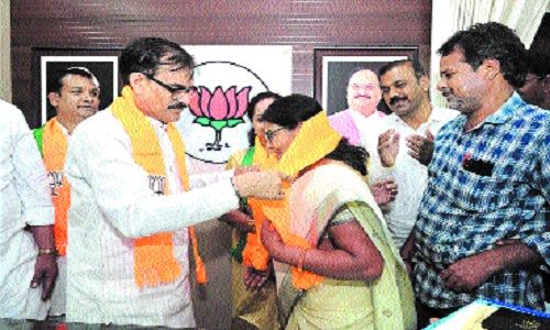 Congress Women’s Wing President of Pandhurna Balpandey joins BJP