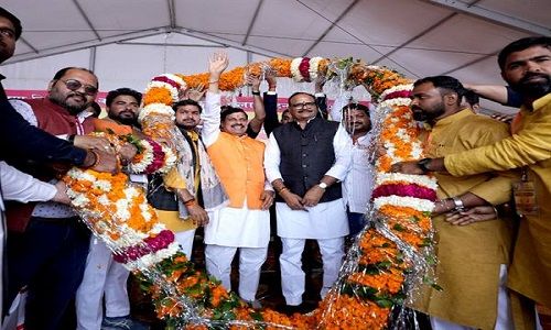 CM takes part in Yadav Mahakumbh in Lucknow