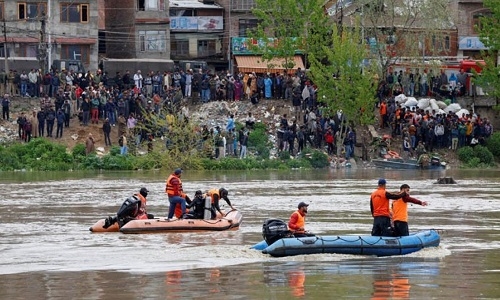 6 killed as boat capsizes