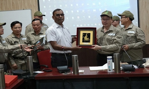 Delegation from Vietnam Kanha Tiger Reserve