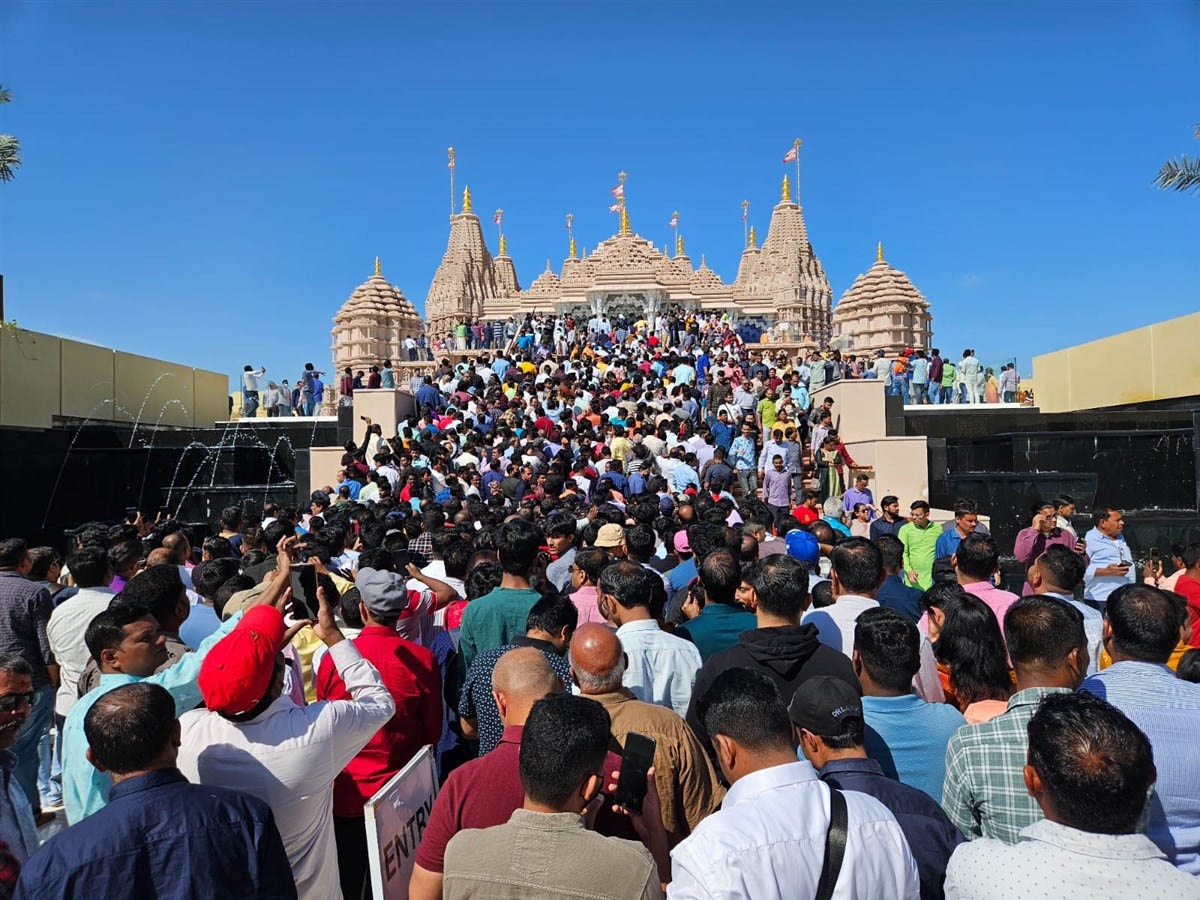 Over 3.5 lakh devotees visited first stone Hindu temple in Abu Dhabi within 1st month - Vimarsana News
