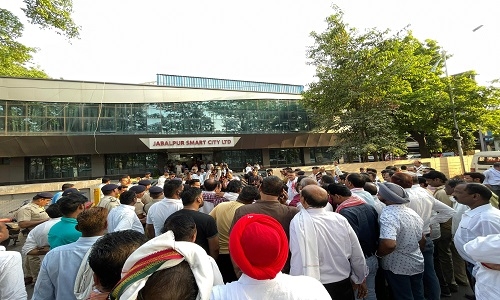 Congress leaders stage massive protest opposite JSCL office - Vimarsana News
