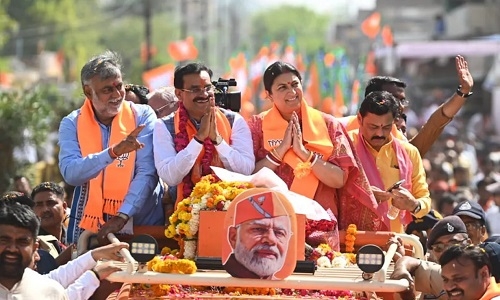 Sharma's Show of Strength Smriti Irani targets Congress over SDPI support; hails State BJP - Vimarsana News
