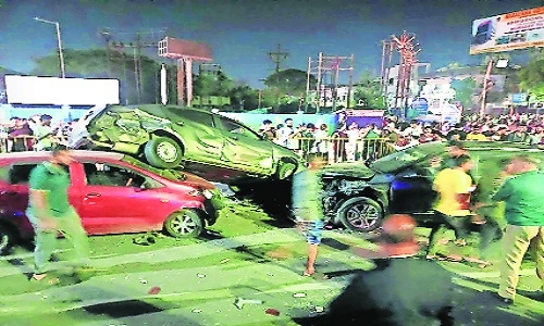 Police book driver of trailer-truck that caused pile-up of 12 vehicles - Vimarsana News