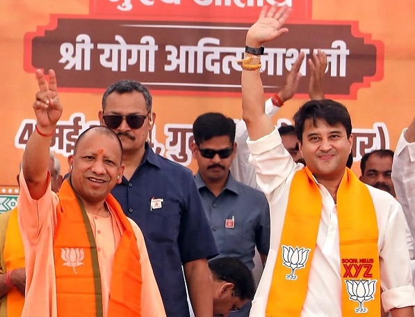 Chief Minister Yogi Adityanath and Union Minister Jyotiraditya Scindia