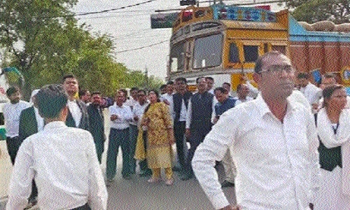 Lawyers stage Chakkajam