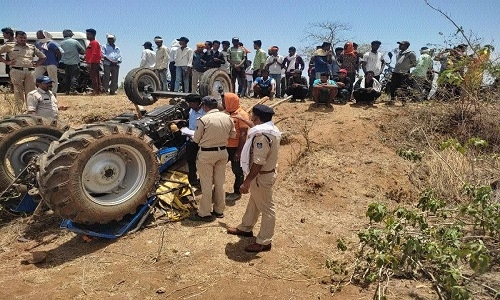 5 teen cousins killed after tractor trolley overturns - Vimarsana News