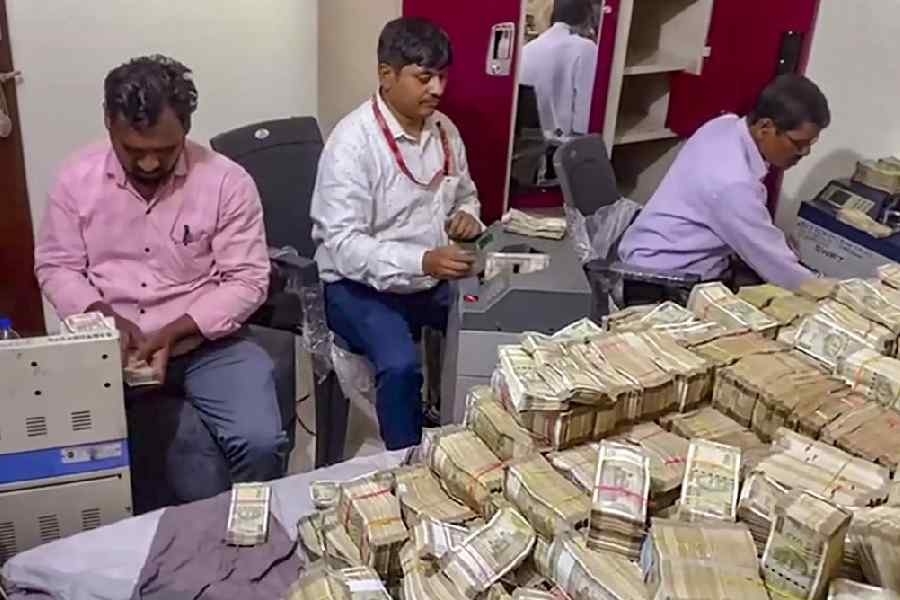 ED recovers huge cash from domestic help allegedly linked to J'khand Minister's Secy - Vimarsana News