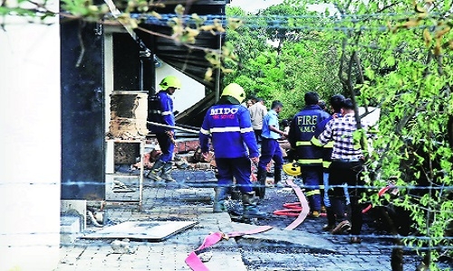 6 including 5 young women Killed