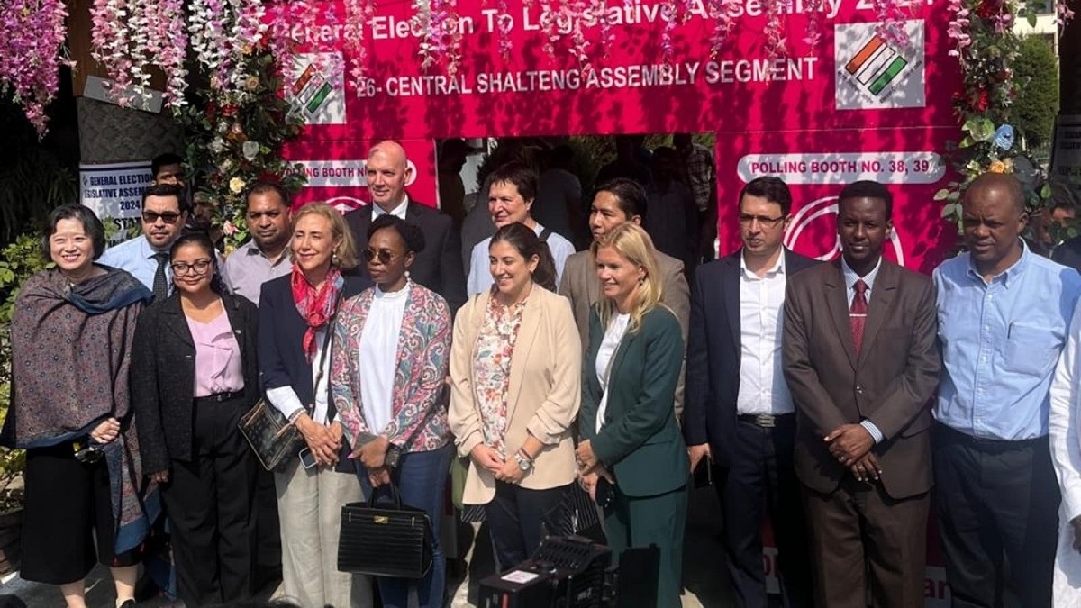 Diplomats from foreign missions