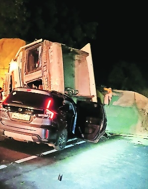cement-mixer overturned