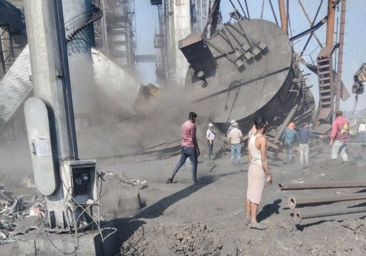 Tank collapses 4 labourers feared killed,