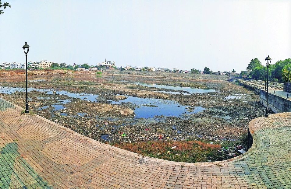 A lake without water Sakkardara lake 