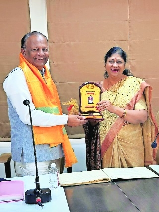 Kakasaheb Koyte pays visit