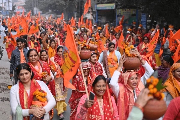 womens devotee line que in ram mandir