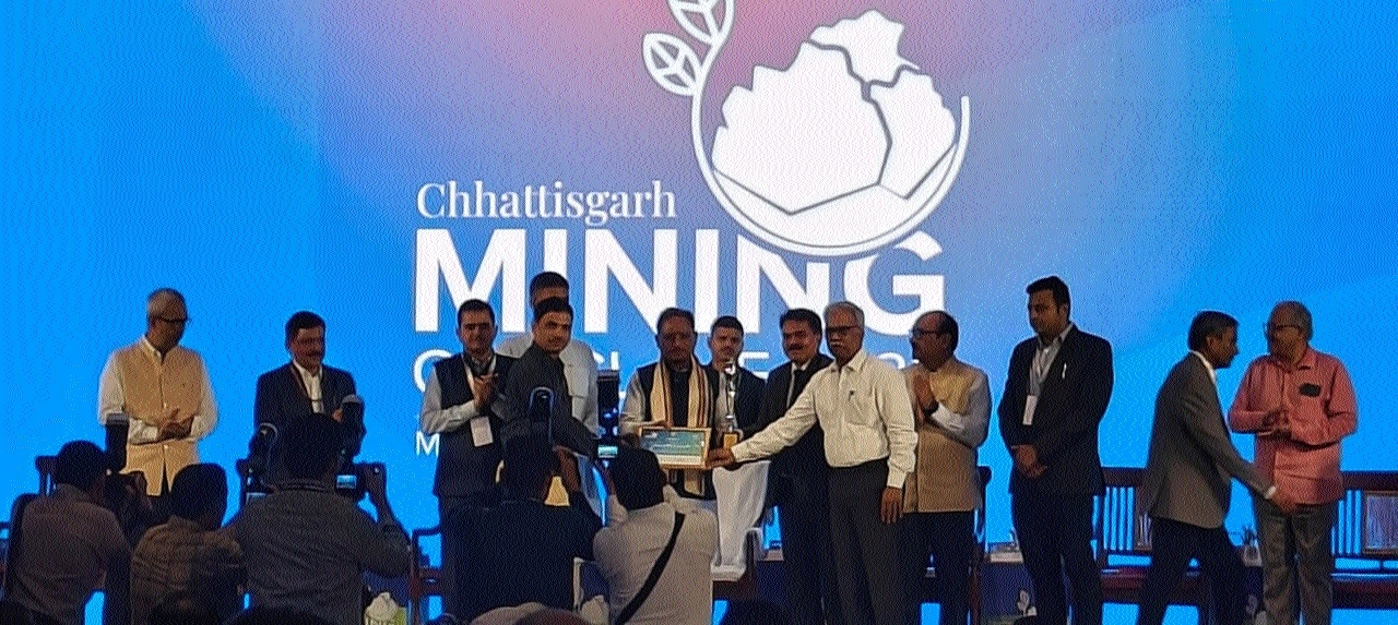 CM Vishnu Deo Sai presenting the award during the function