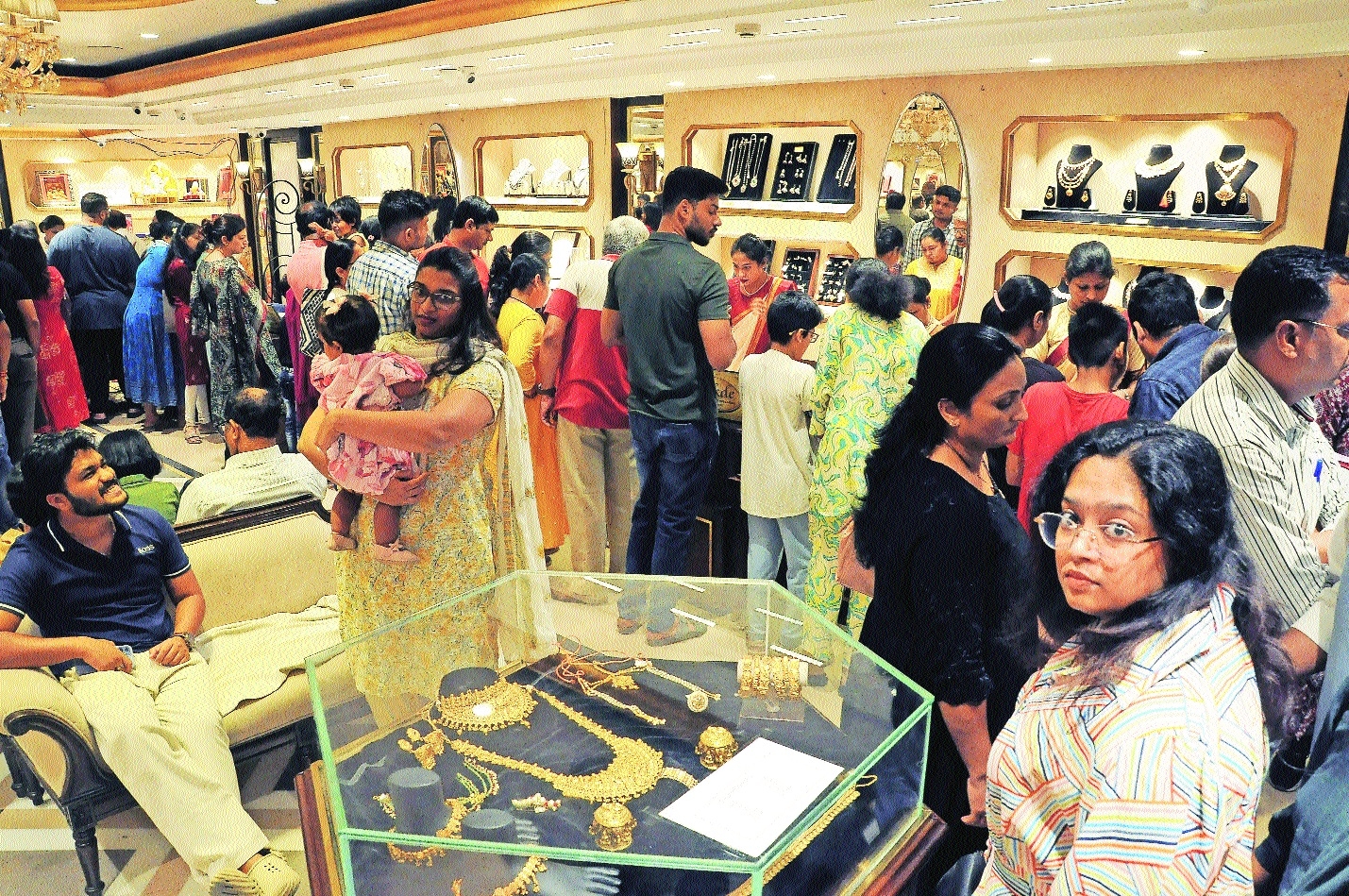 Estimated Rs 125 cr gold silver sold on Dhanteras