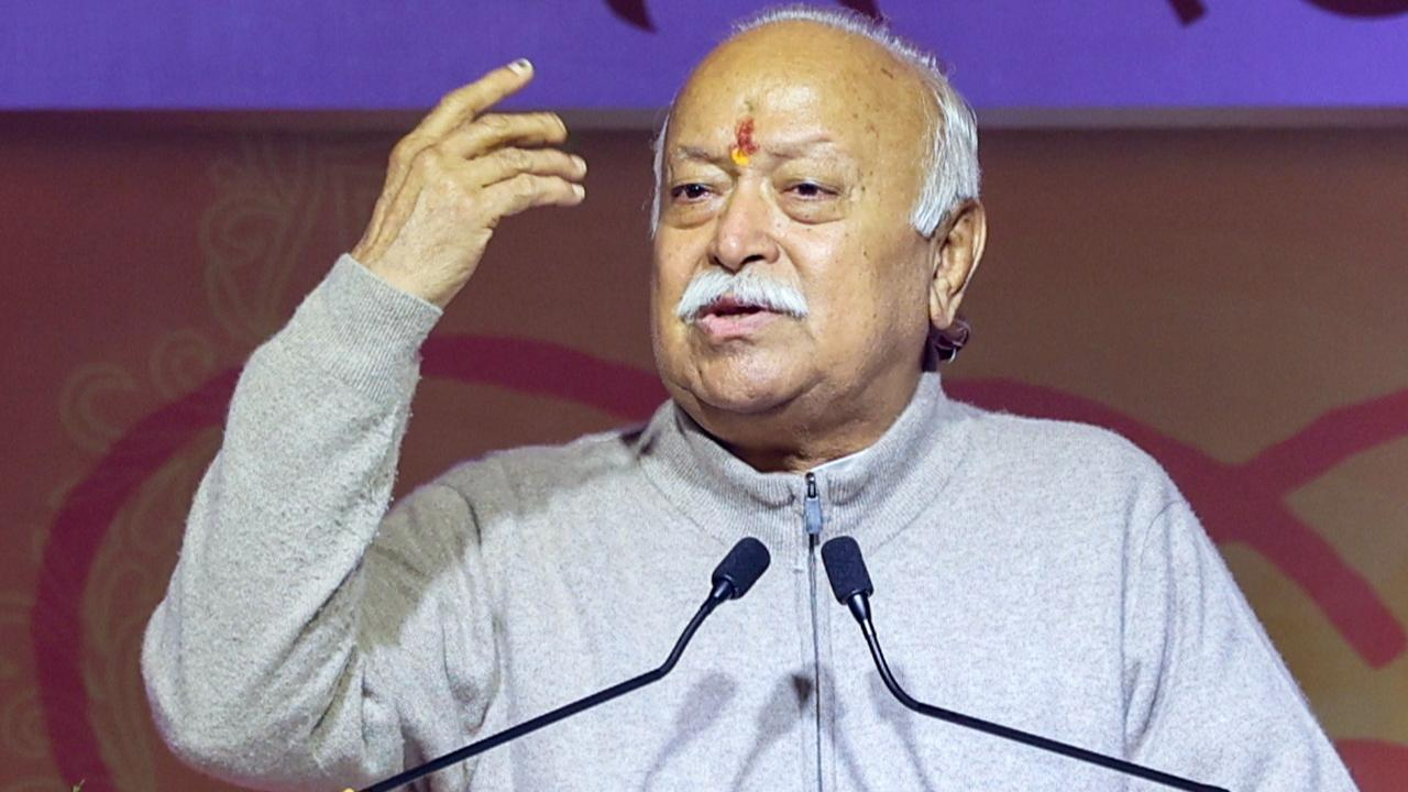 Mohan Bhagwat arrives in Jabalpur