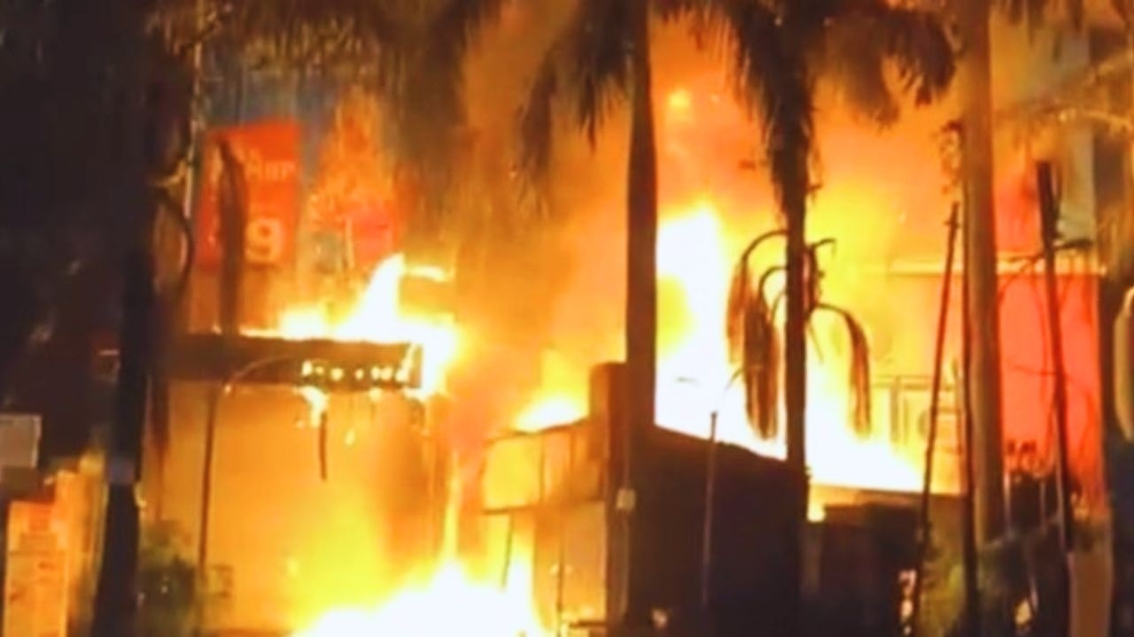 laxmi nagar reliance mart fire