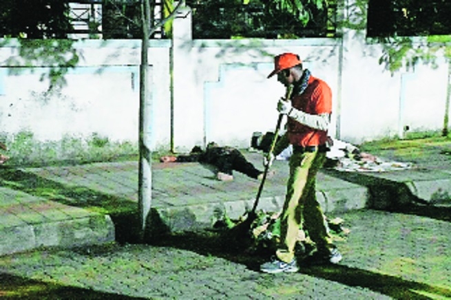 Cleanliness work on in and around Deekshabhoomi