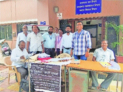 Officials of Property Tax Department at Lakadganj Zone