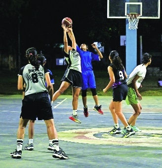 DKM and ESKM women in action on opening day of the Inter-Club Senior 