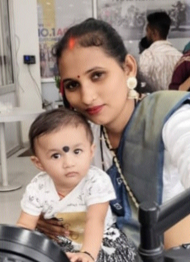 The deceased woman and her daughter