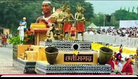 Bastar glory shines on Gujarat soil