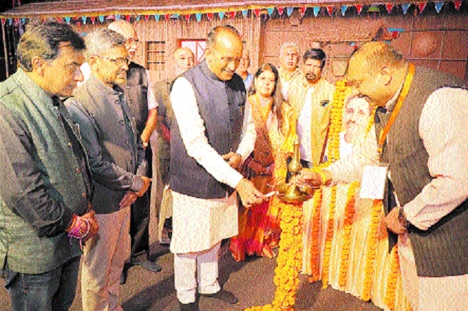 BSwadeshi Mela’by lighting the traditional lamp