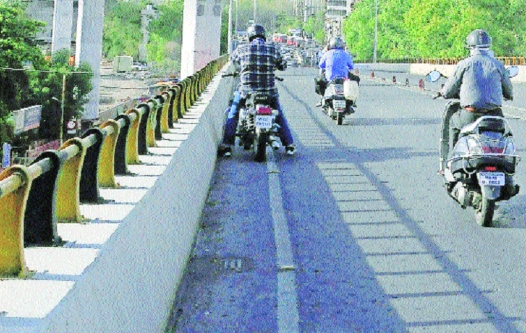 fly-over poses risk for two-wheeler riders