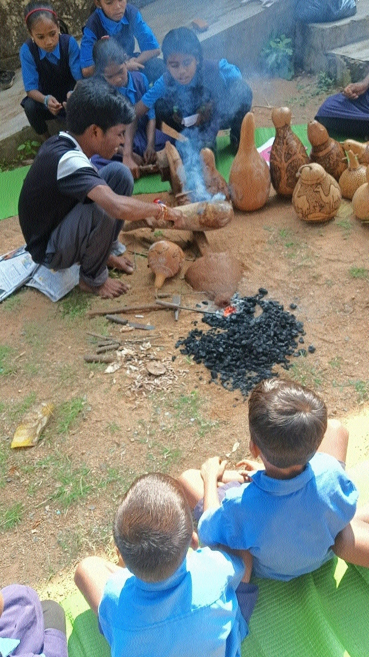 Creative celebration of Bagless Day